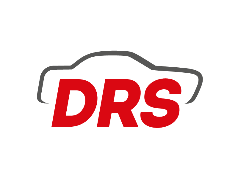 Logo mit den Buchstaben DRS in fetter roter Schrift unter einem einfachen grauen Umriss eines Autos, alles auf hellgrauem Hintergrund.